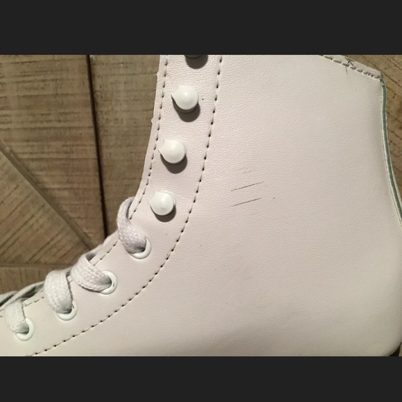Winnwell Girls Figure Skates Size 4J Scratched - Picture 7 of 12